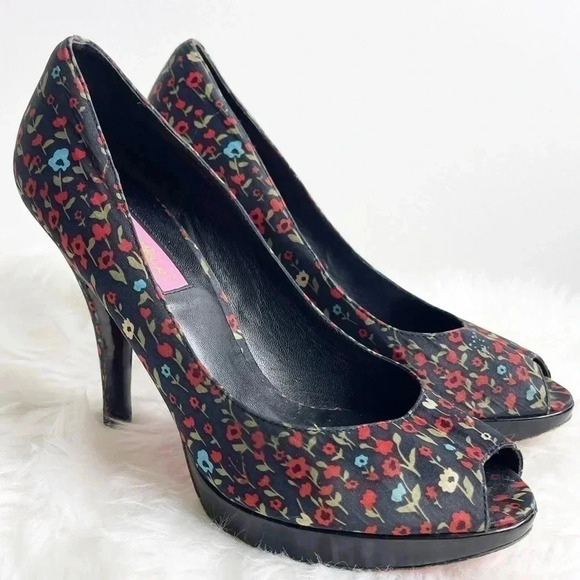 Betsey Johnson Satin Flower Pumps Size 7.5 Shoes Peep Toe Rosy II Black y2k - Picture 1 of 9